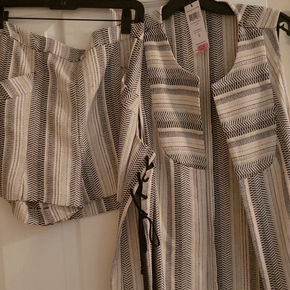 Shorts with Long matching Vest - Picture 4 of 6